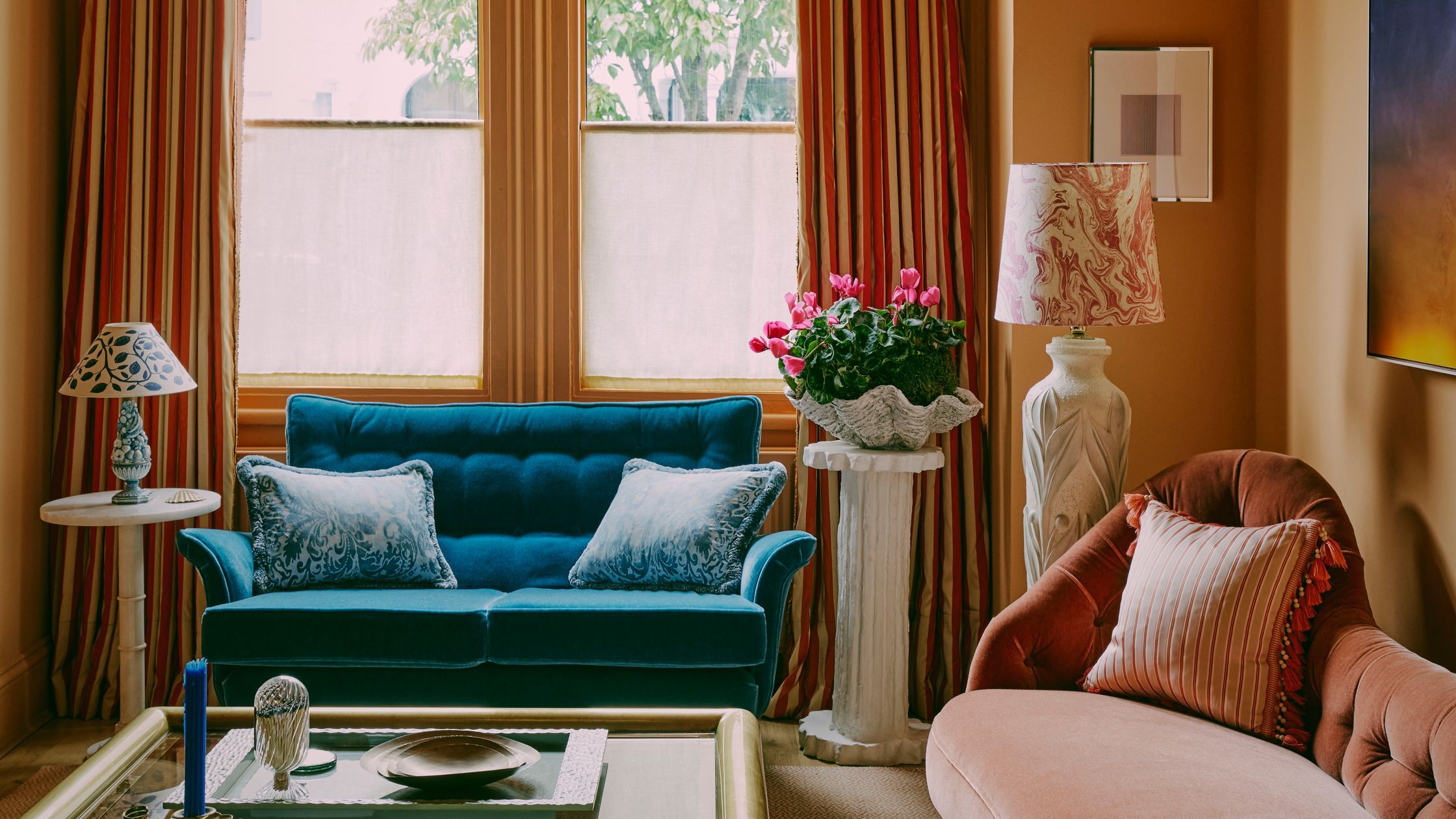 How to Style the Granny Chic Trend in 2024 – A Grandmillennial Interior ...
